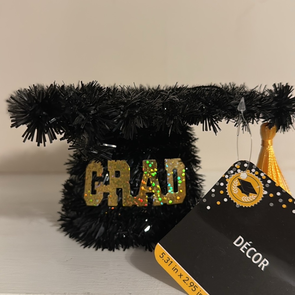 Mini Grad Cap - Picture 2 of 3